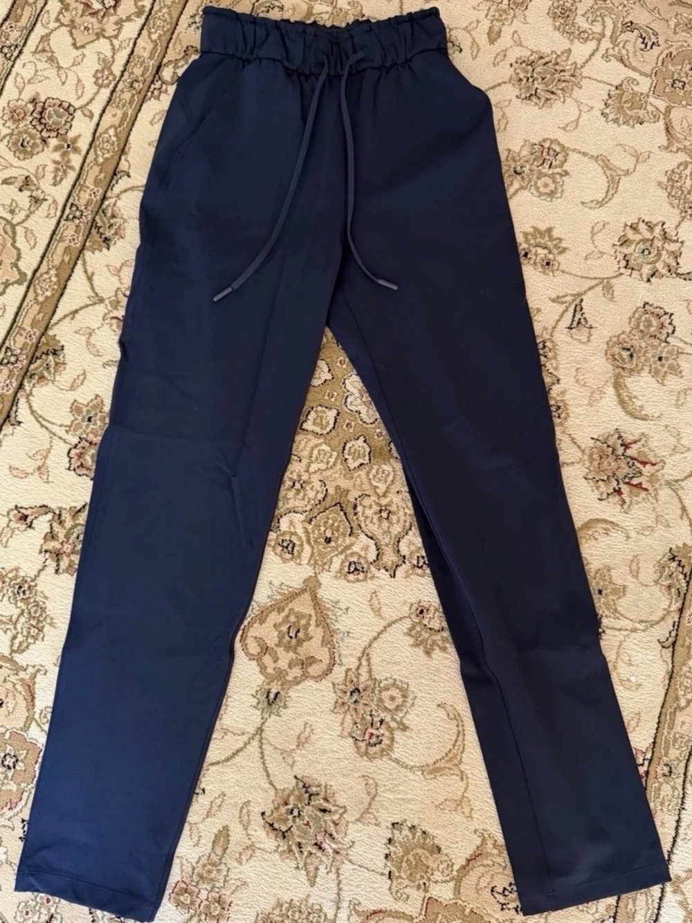 Lululemon Women’s Jogger Pants Cinched Drawstring Waist Navy Blue Size 2